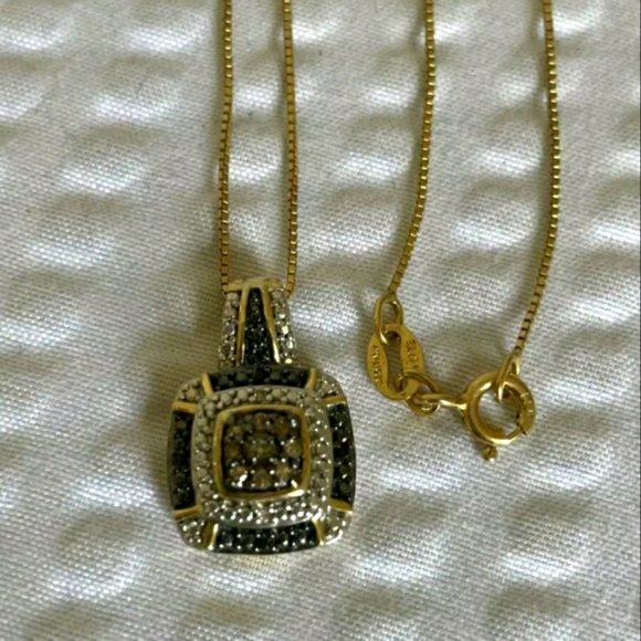 Beautiful Black and White Pendant - Picture 1 of 3